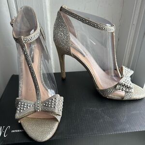 NIB INC champagne strap and bow heels